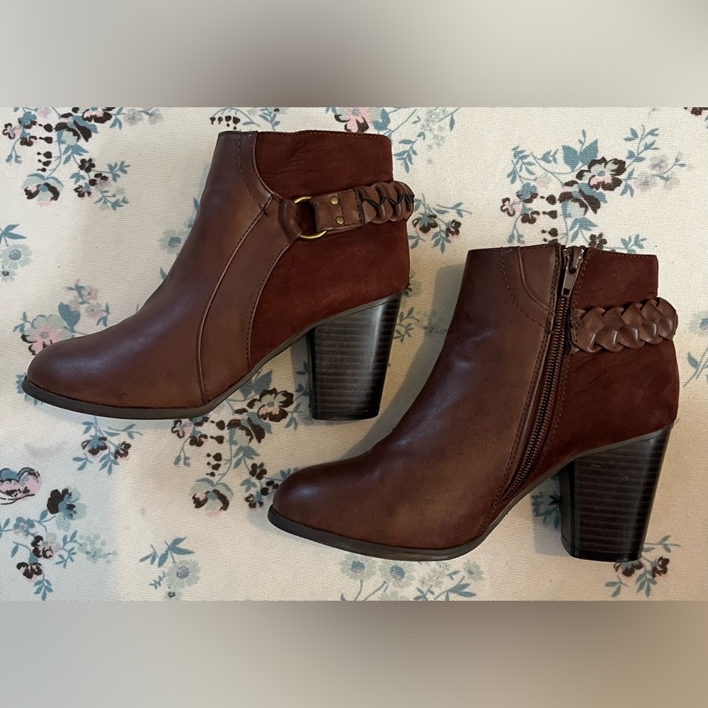 ✨BOOTIES SIZE 6.5, NEW DIRECTIONS EXCELLENT-CONDITION, WORN TWICE✨MAKE AN OFFER✨
